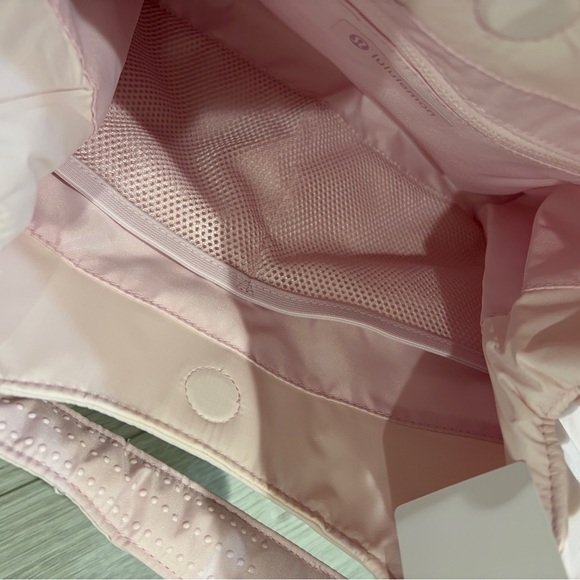 Lululemon bag - Picture 4 of 9